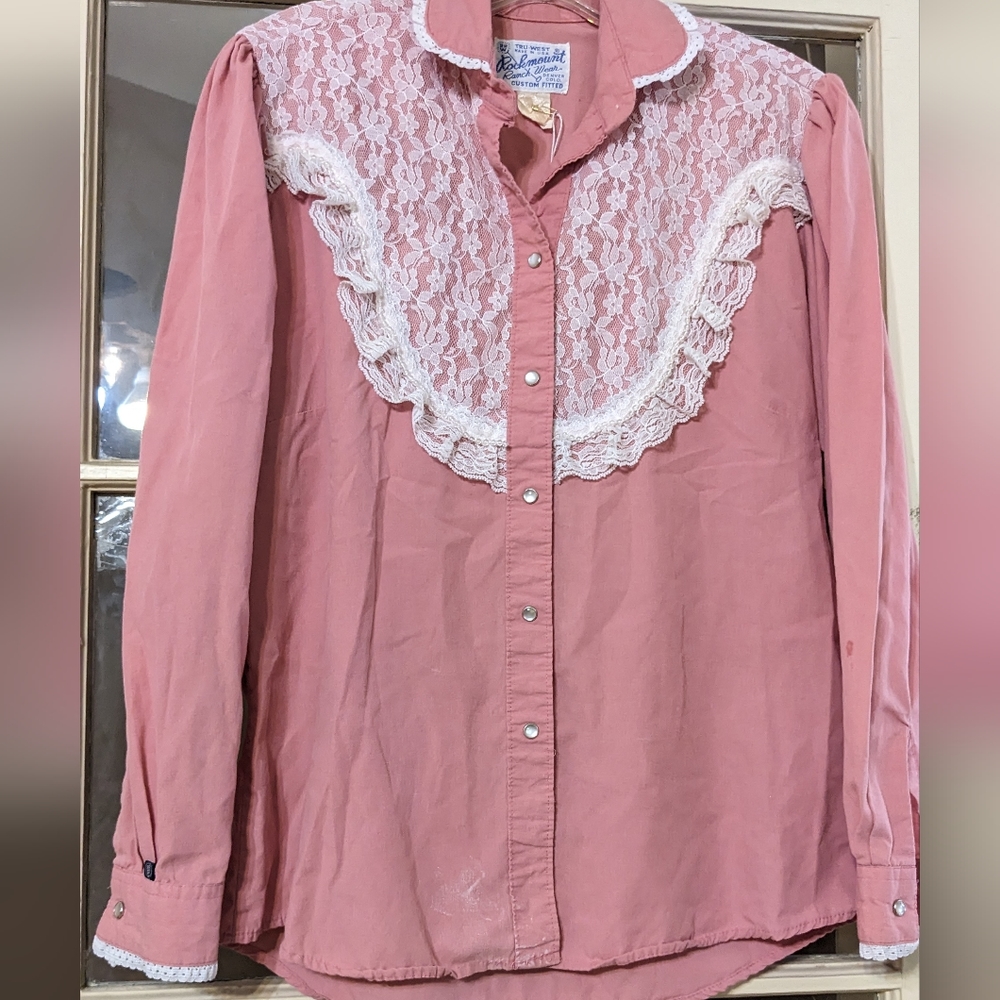 Rockmount Ranch Wear pink lace pearl buttons top